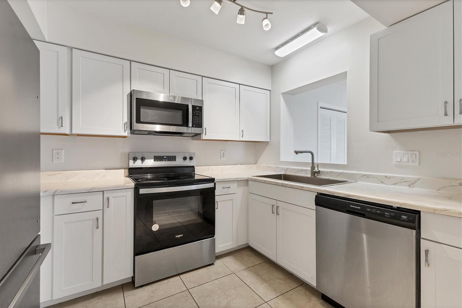 Image 16 of 43 For 13530 Newport Avenue