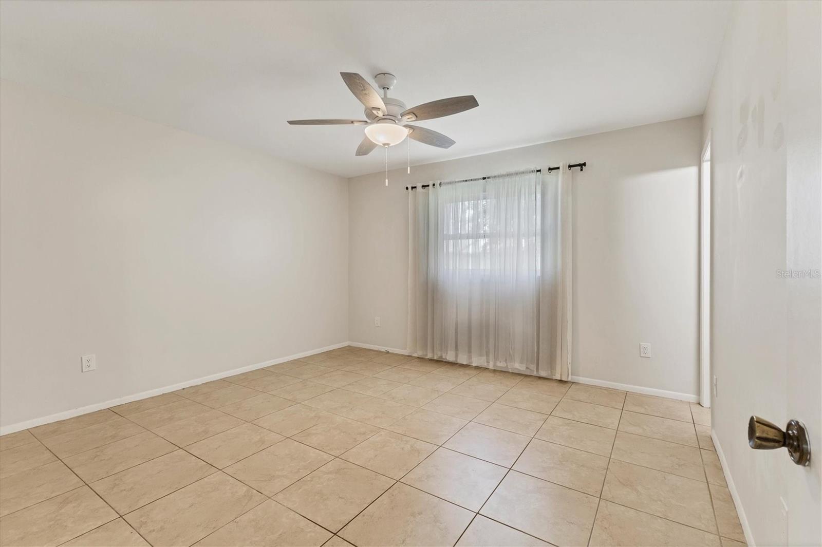 Image 22 of 43 For 13530 Newport Avenue