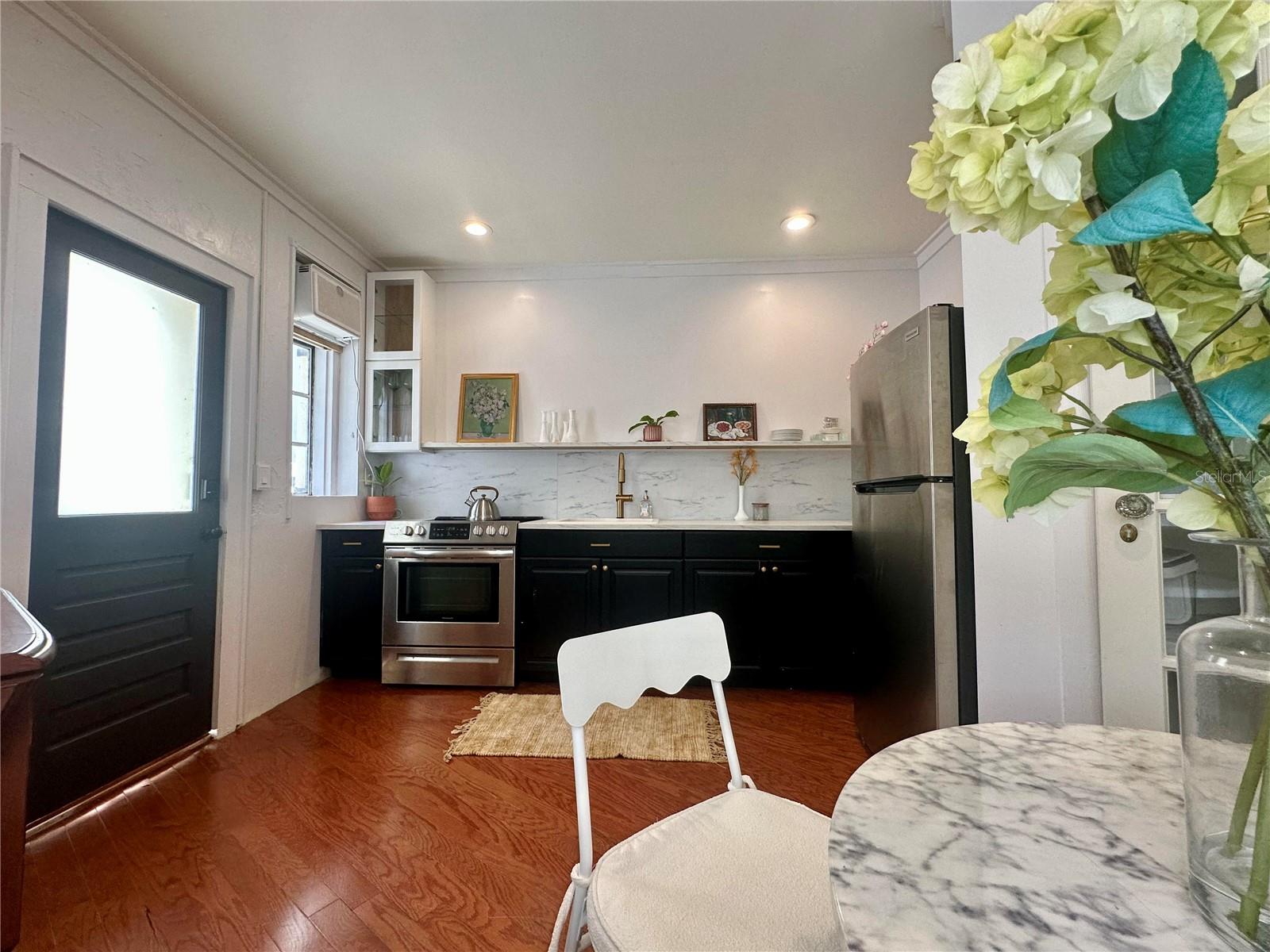 Image 5 of 13 For 210 17th Street W 15