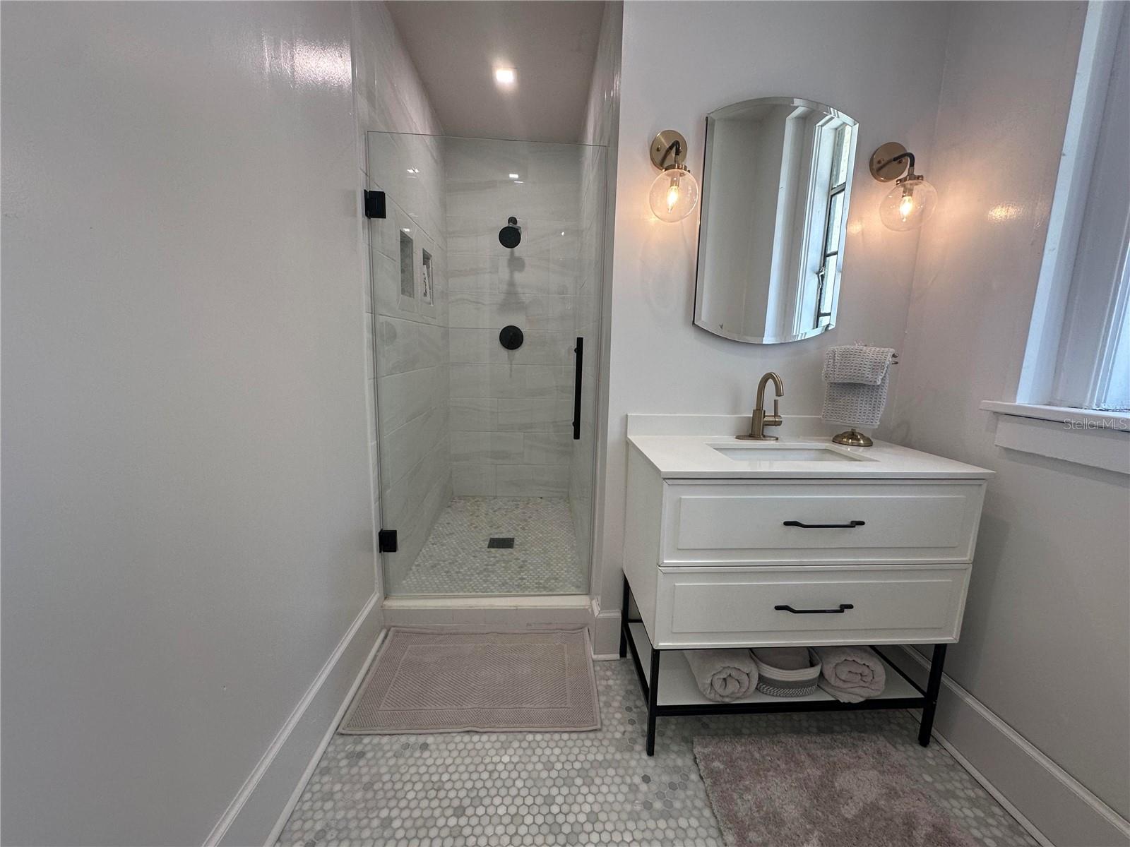 Image 9 of 13 For 210 17th Street W 15