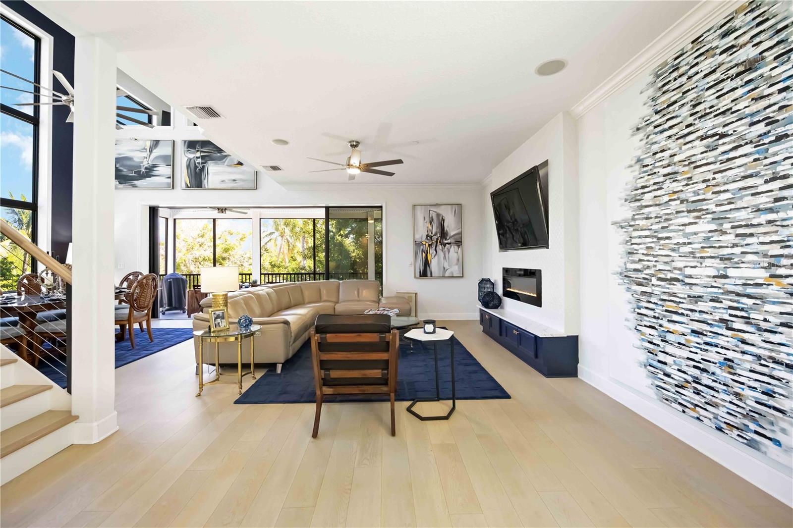 Image 11 of 70 For 6322 Laguna Drive 1