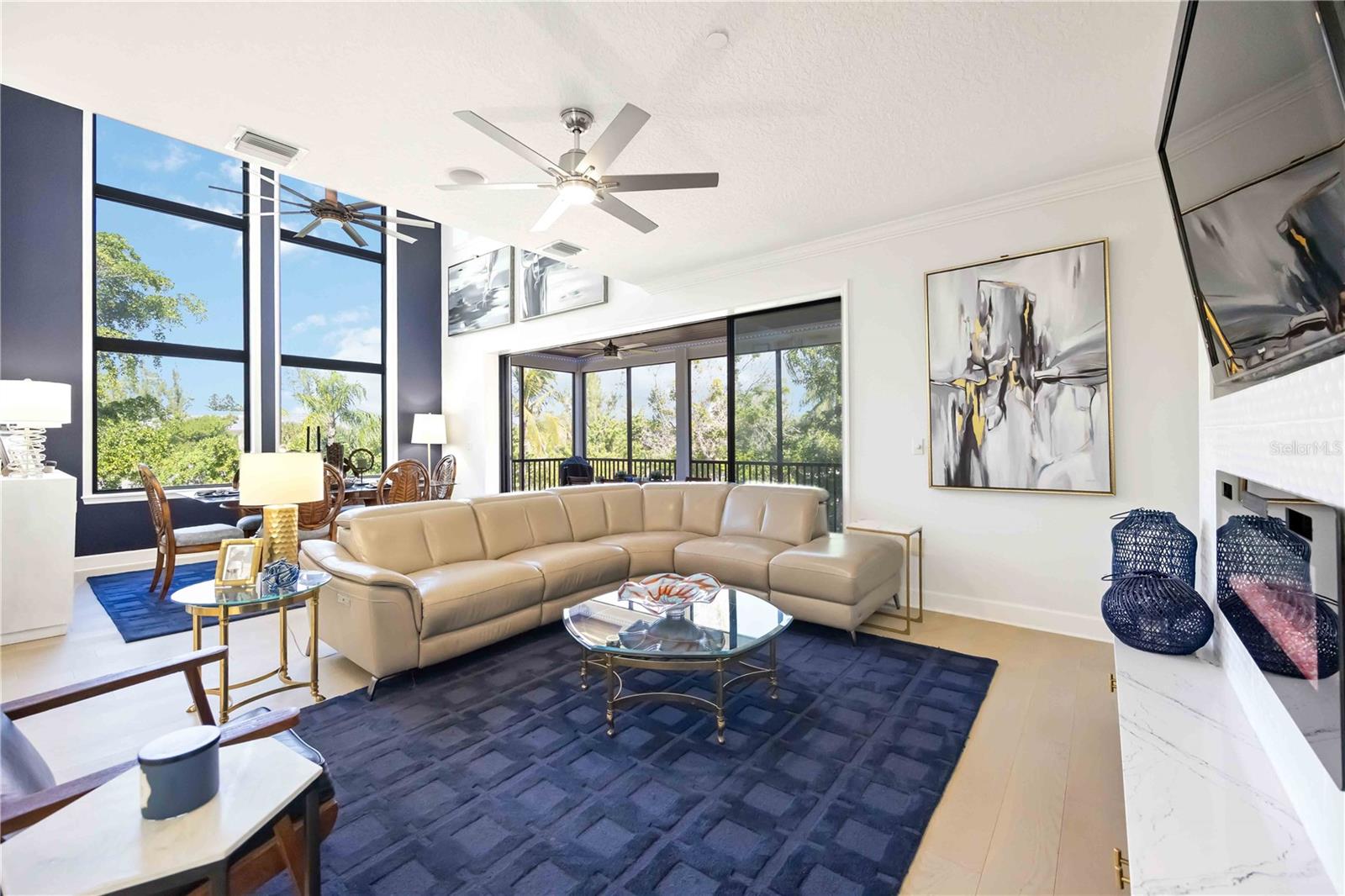 Image 12 of 70 For 6322 Laguna Drive 1