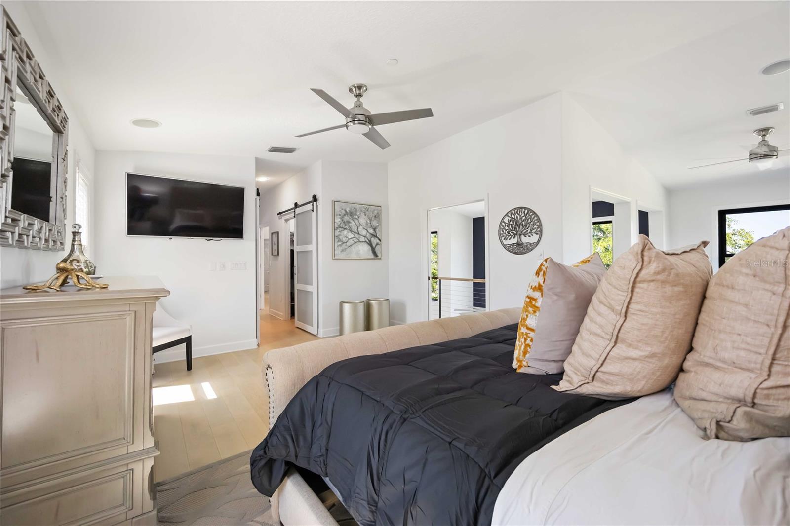 Image 19 of 70 For 6322 Laguna Drive 1