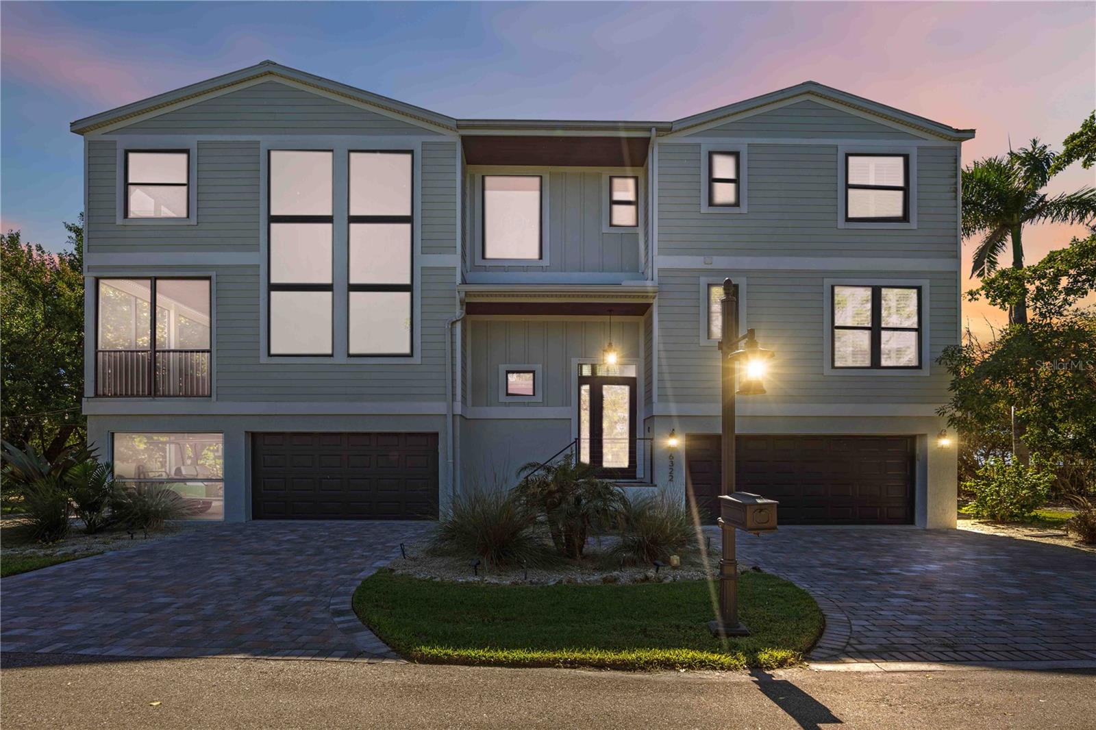 Image 4 of 70 For 6322 Laguna Drive 1