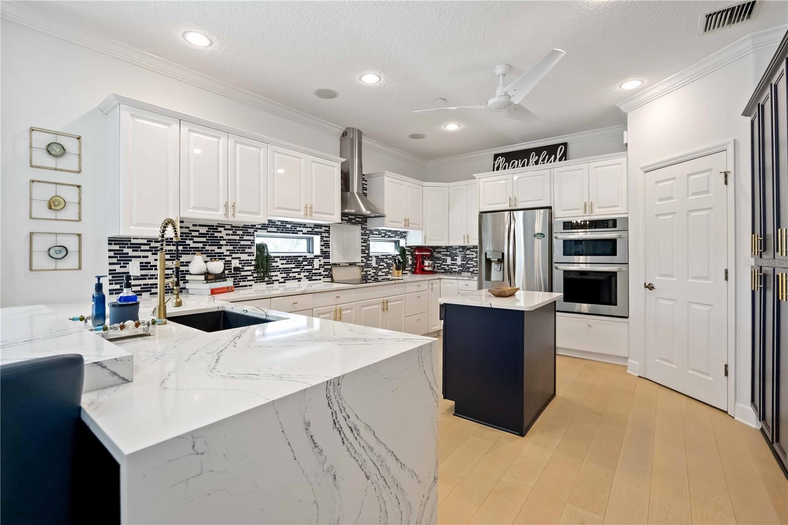 Image 5 of 70 For 6322 Laguna Drive 1