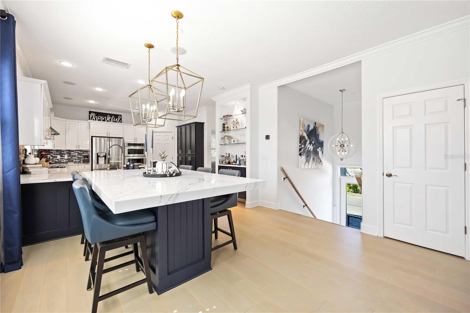 Image 7 of 70 For 6322 Laguna Drive 1