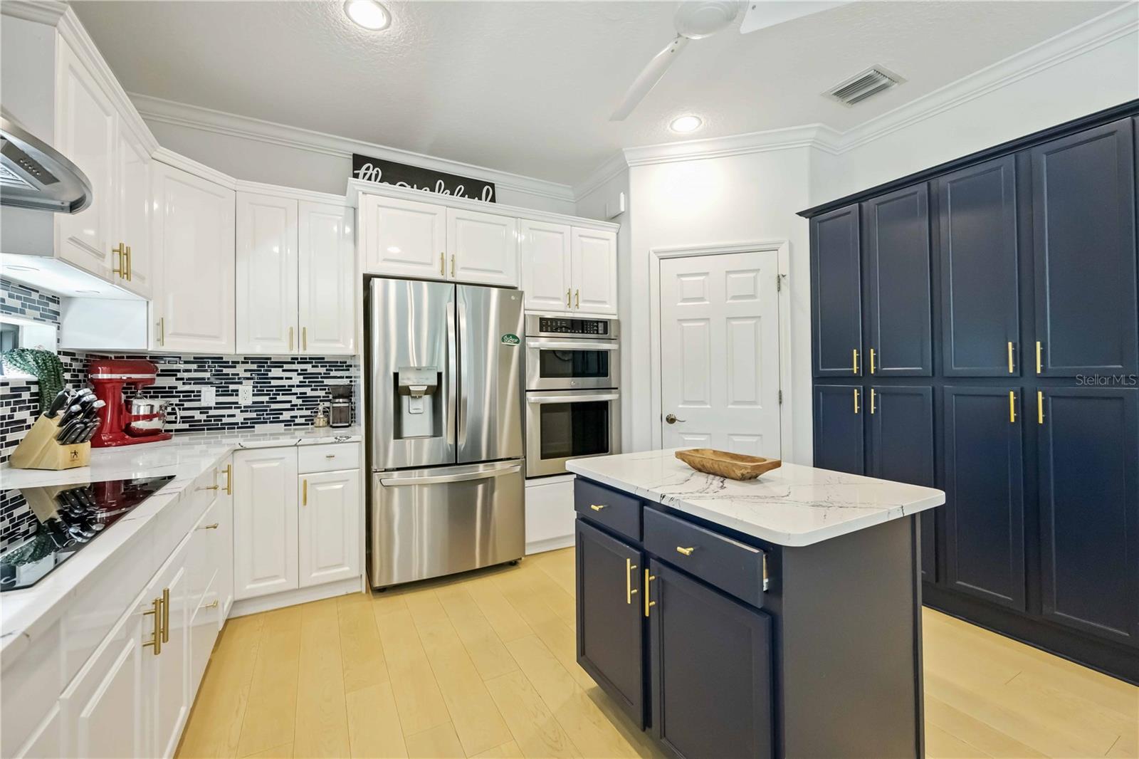 Image 8 of 70 For 6322 Laguna Drive 1