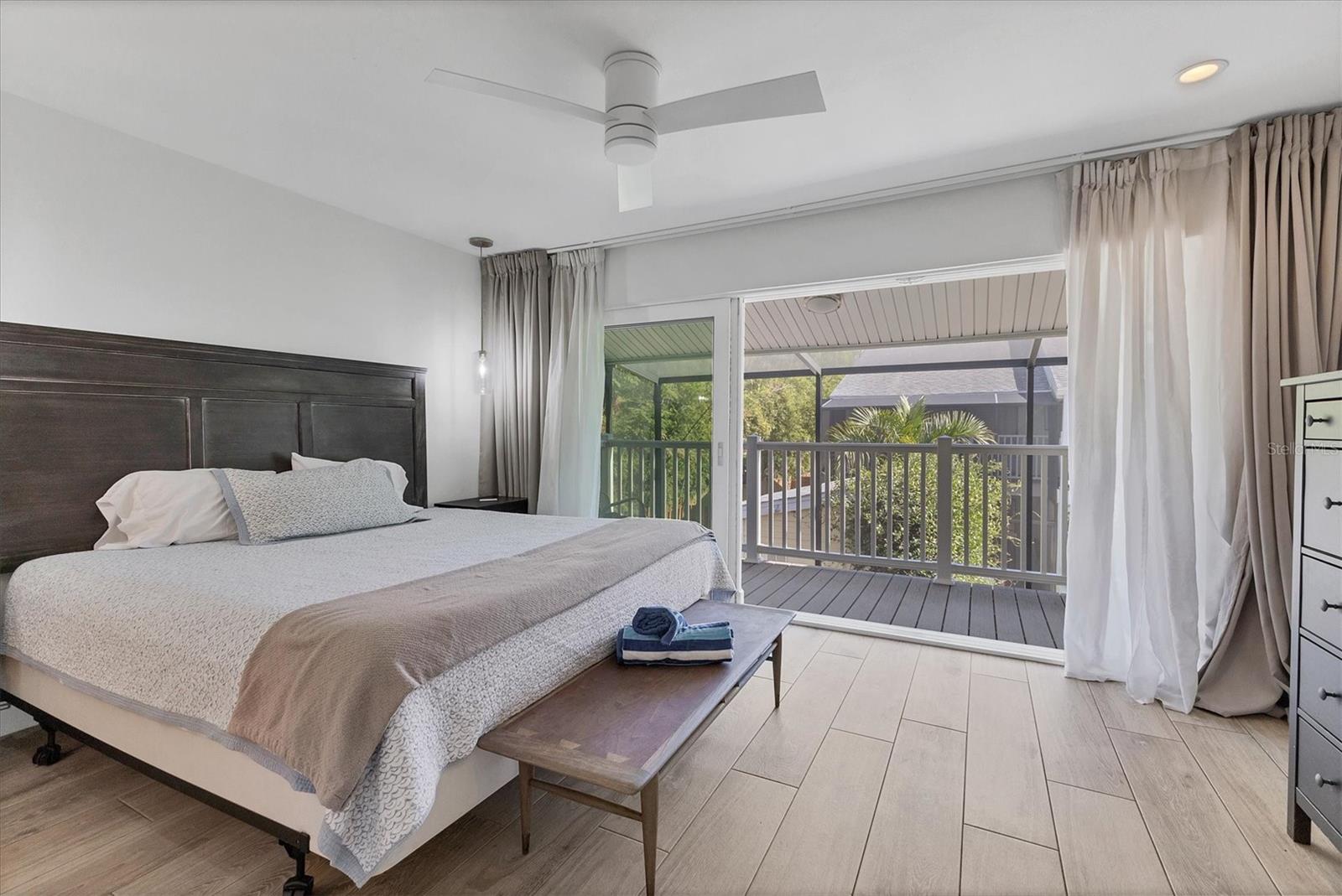 Image 19 of 38 For 1762 Stickney Point Road 204