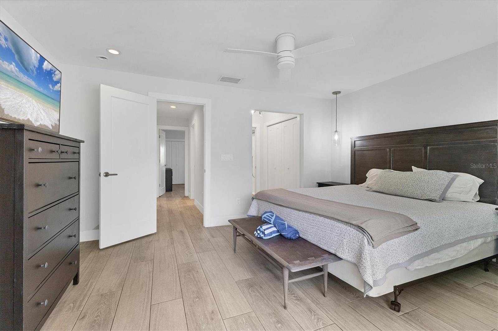 Image 21 of 38 For 1762 Stickney Point Road 204