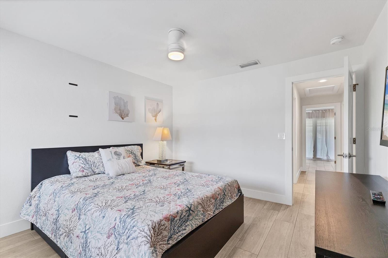 Image 27 of 38 For 1762 Stickney Point Road 204