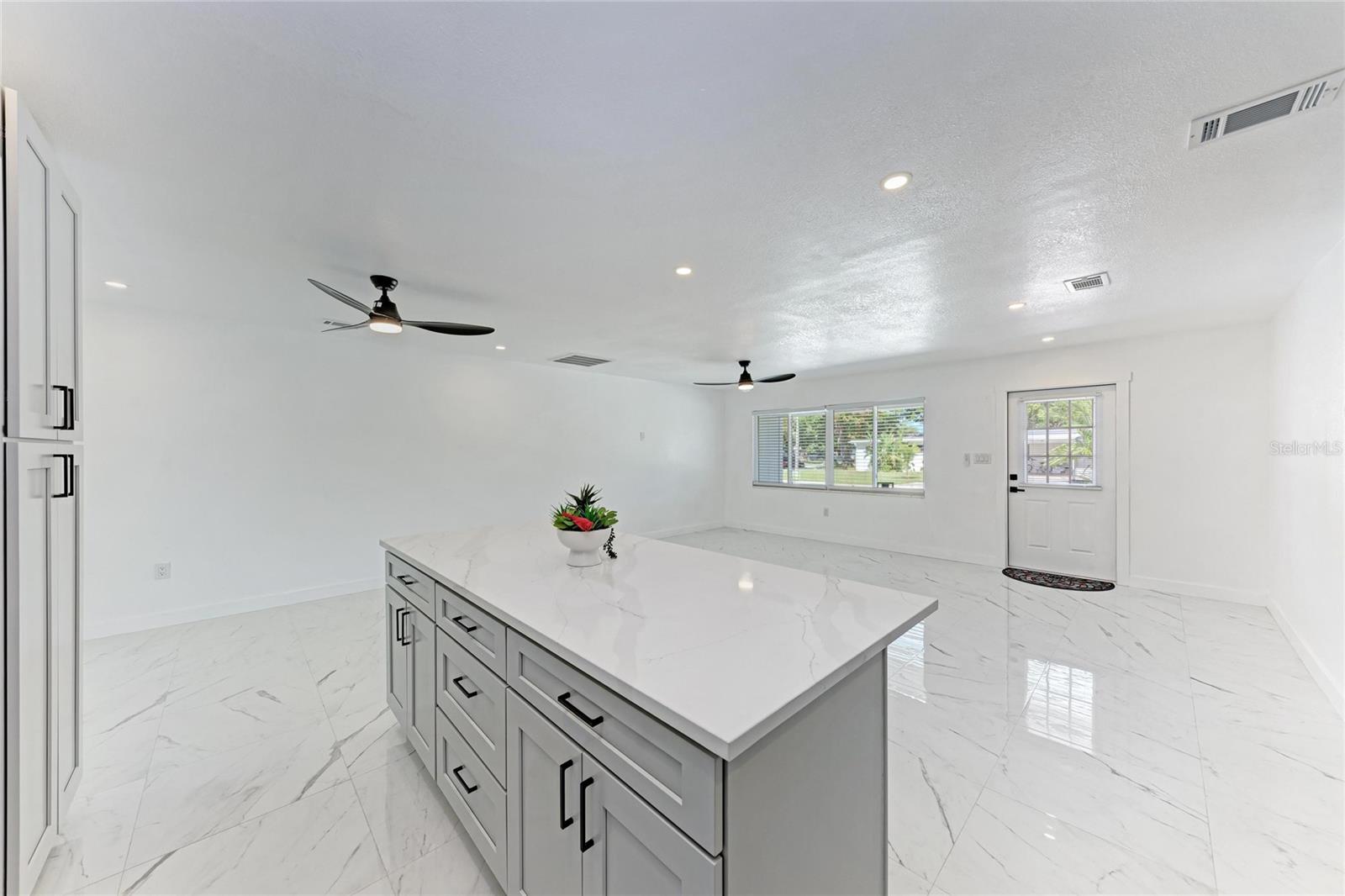 Image 16 of 74 For 5010 Lahaina Drive