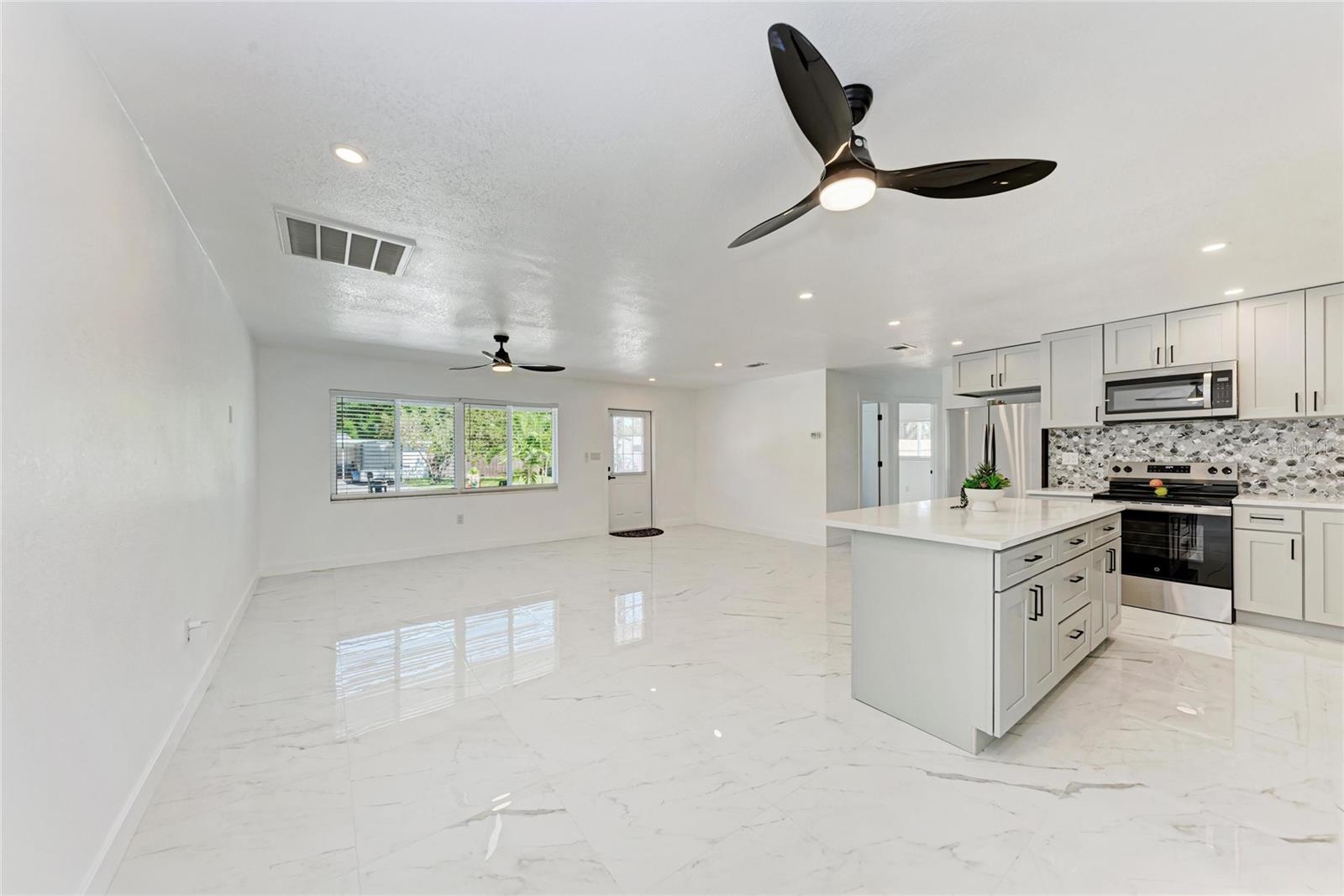 Image 18 of 74 For 5010 Lahaina Drive
