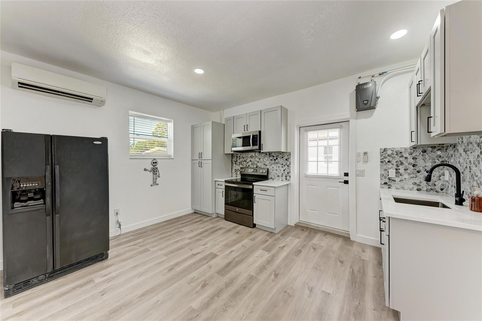 Image 43 of 74 For 5010 Lahaina Drive