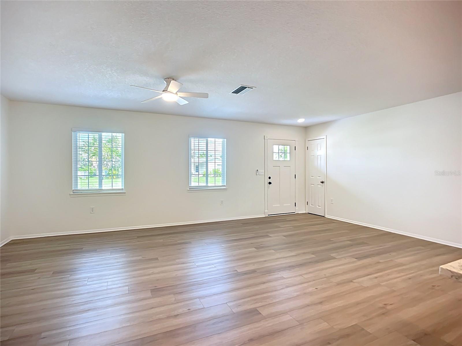 Image 10 of 50 For 2809 Taunton Drive W