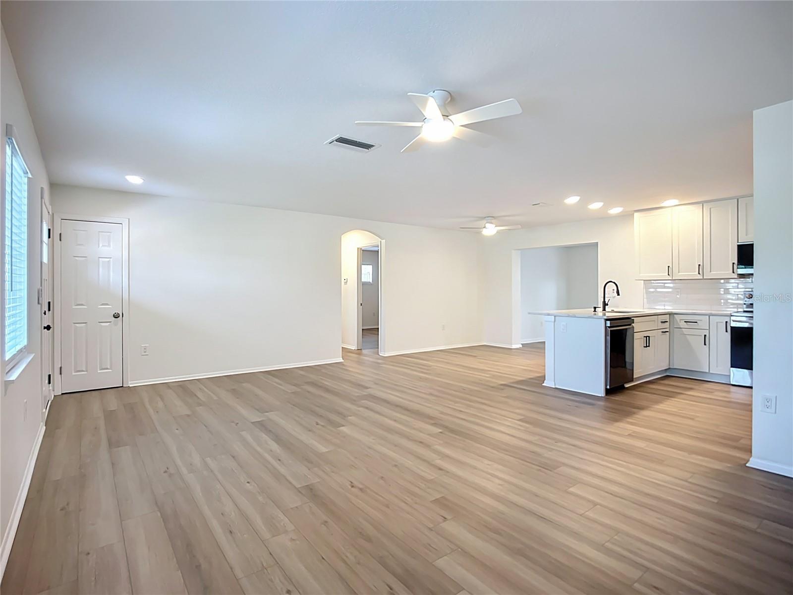 Image 11 of 50 For 2809 Taunton Drive W