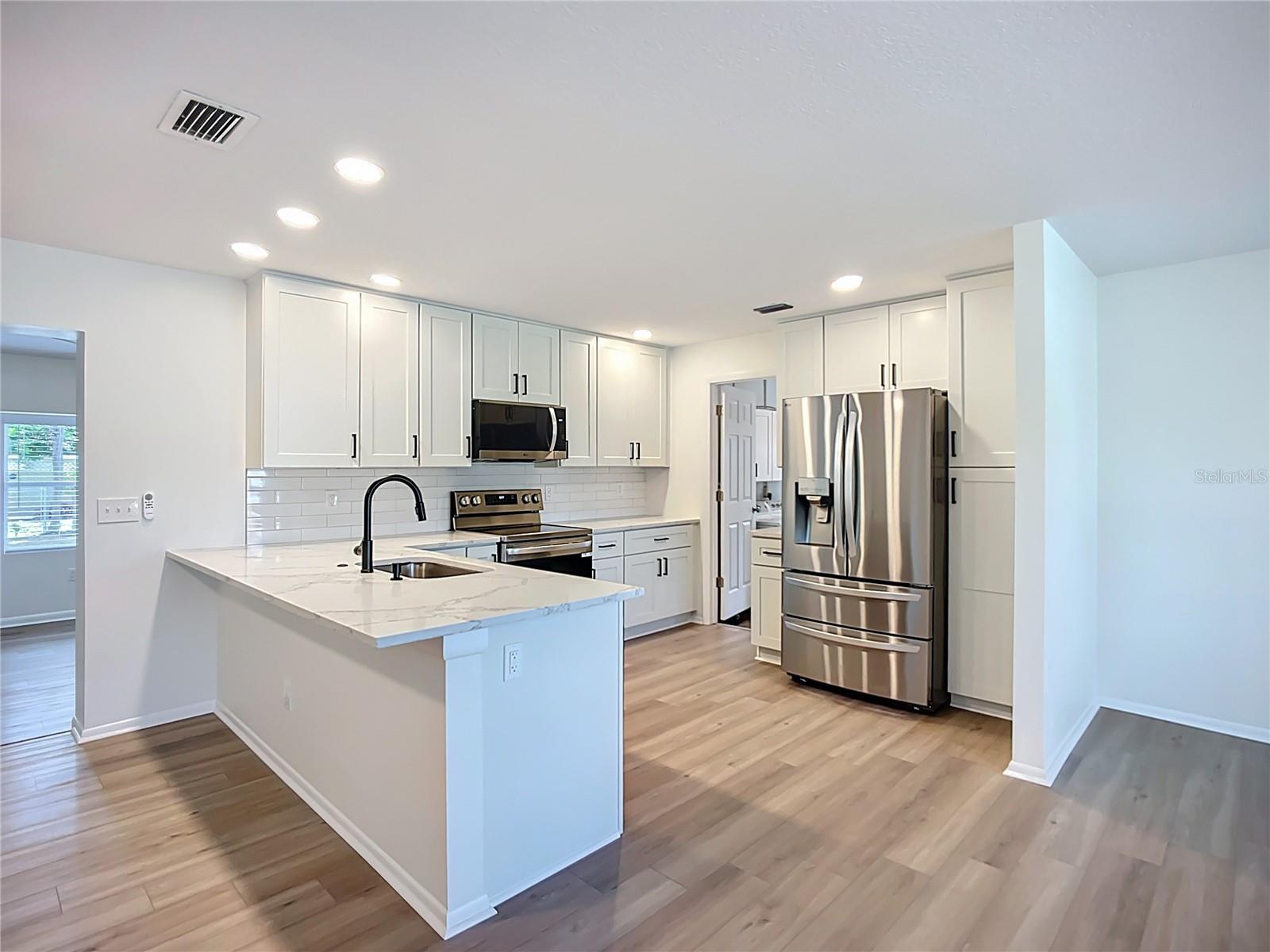 Image 12 of 50 For 2809 Taunton Drive W