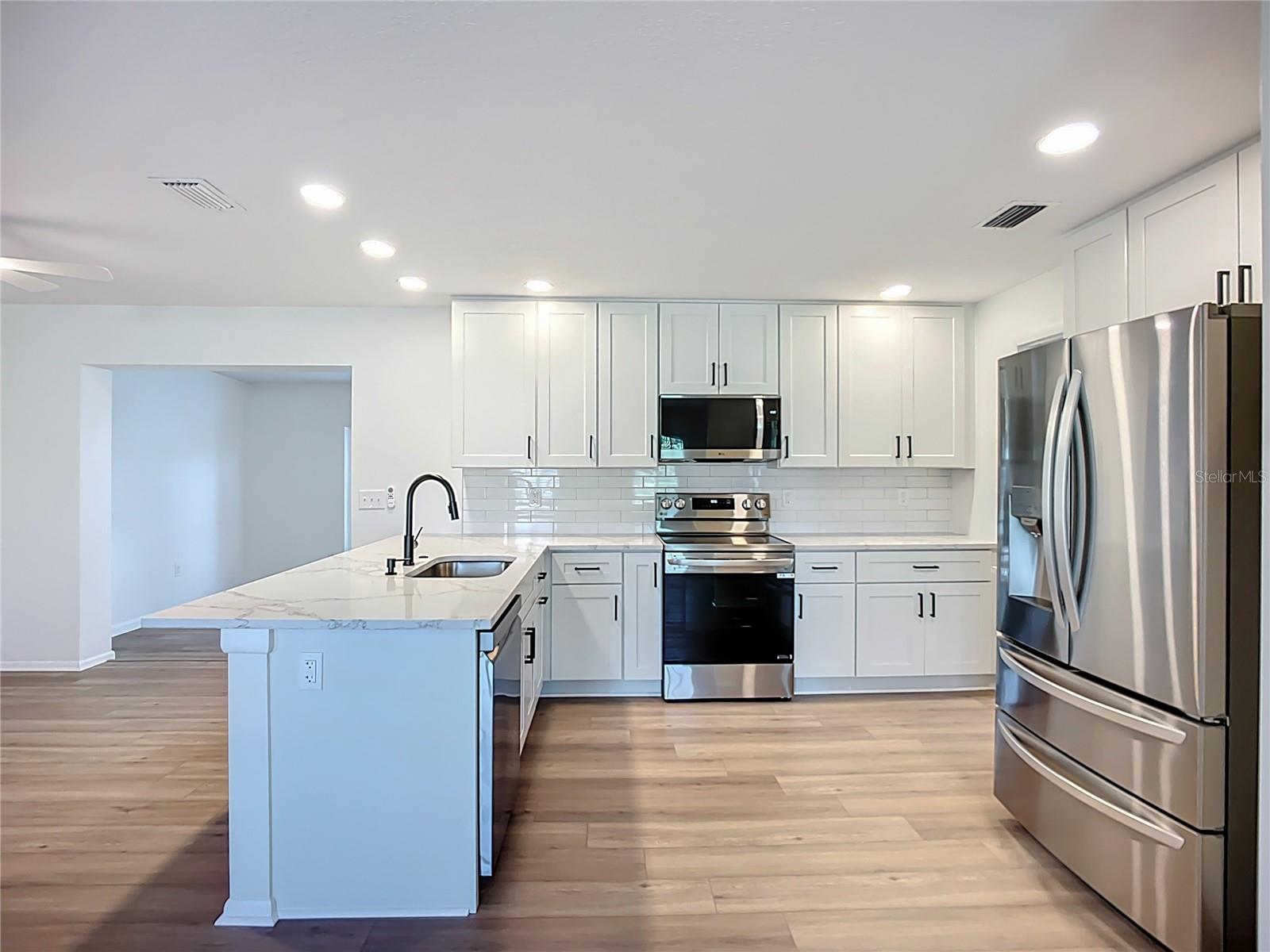 Image 13 of 50 For 2809 Taunton Drive W