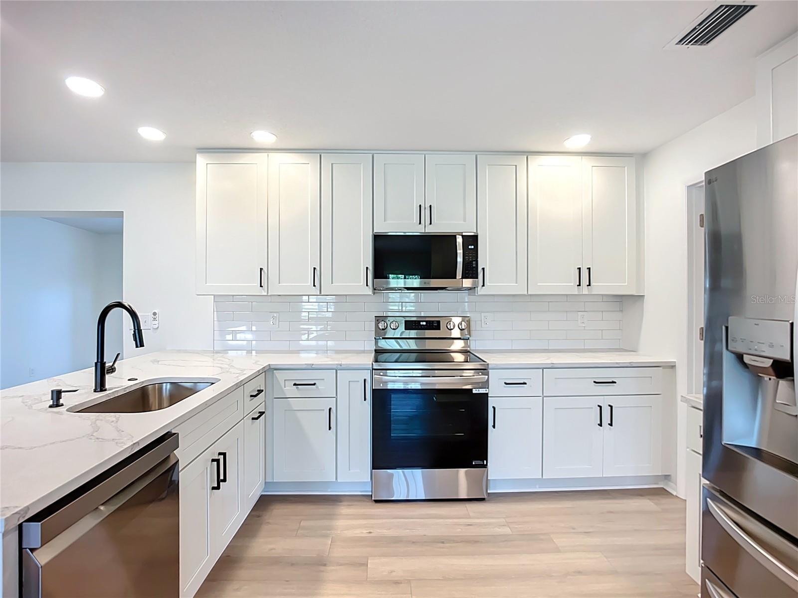 Image 14 of 50 For 2809 Taunton Drive W