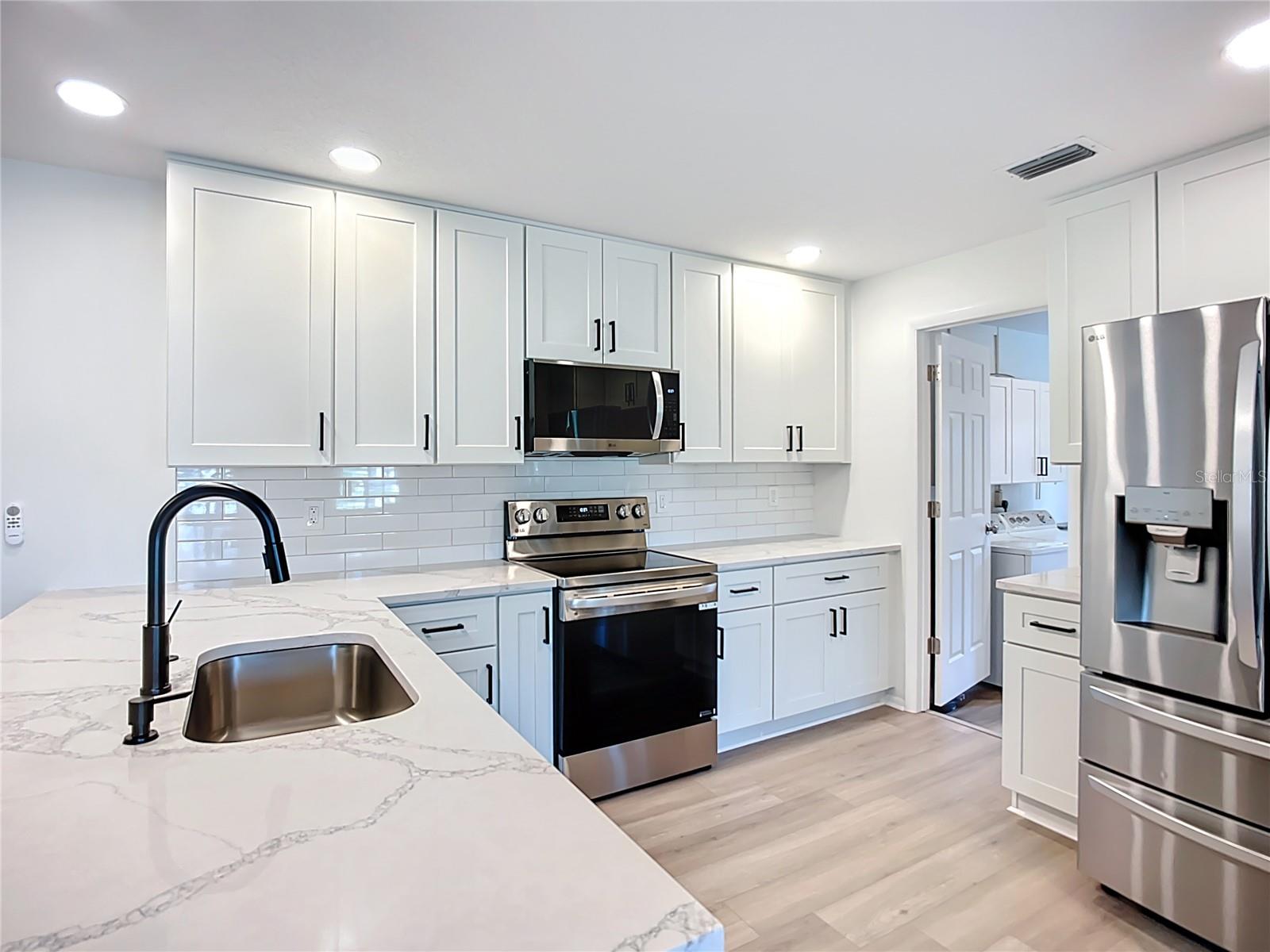 Image 15 of 50 For 2809 Taunton Drive W