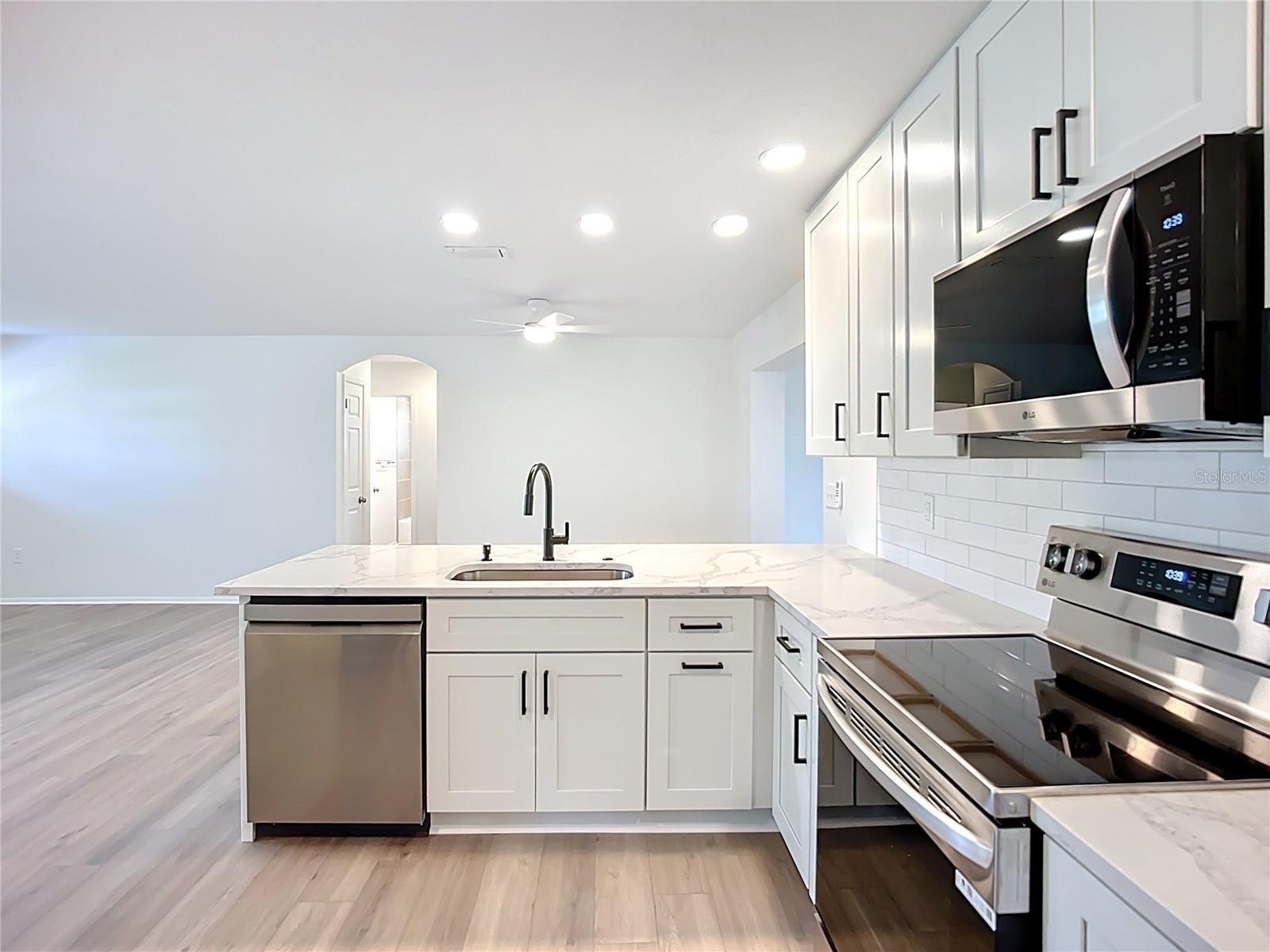 Image 16 of 50 For 2809 Taunton Drive W