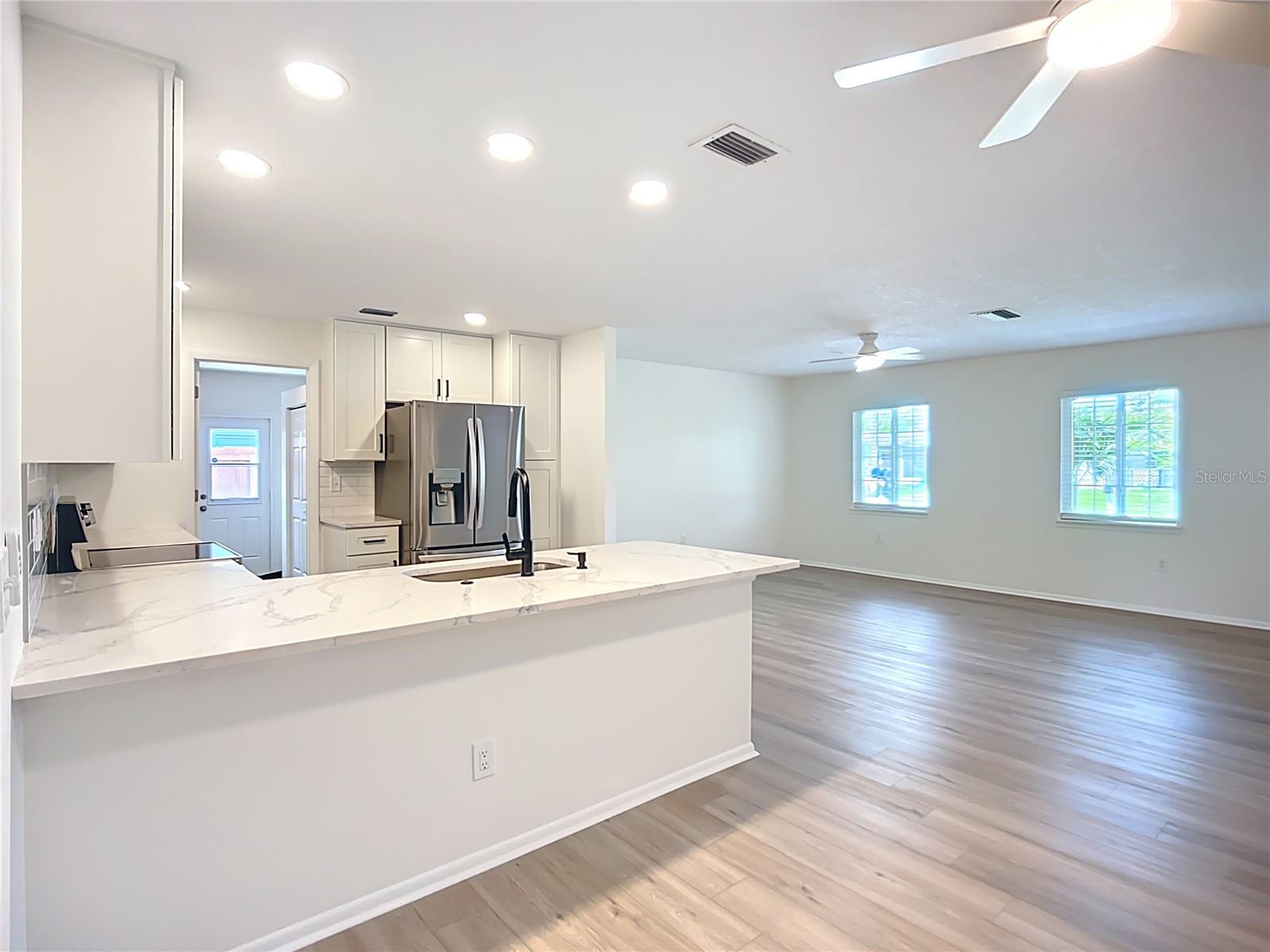 Image 19 of 50 For 2809 Taunton Drive W