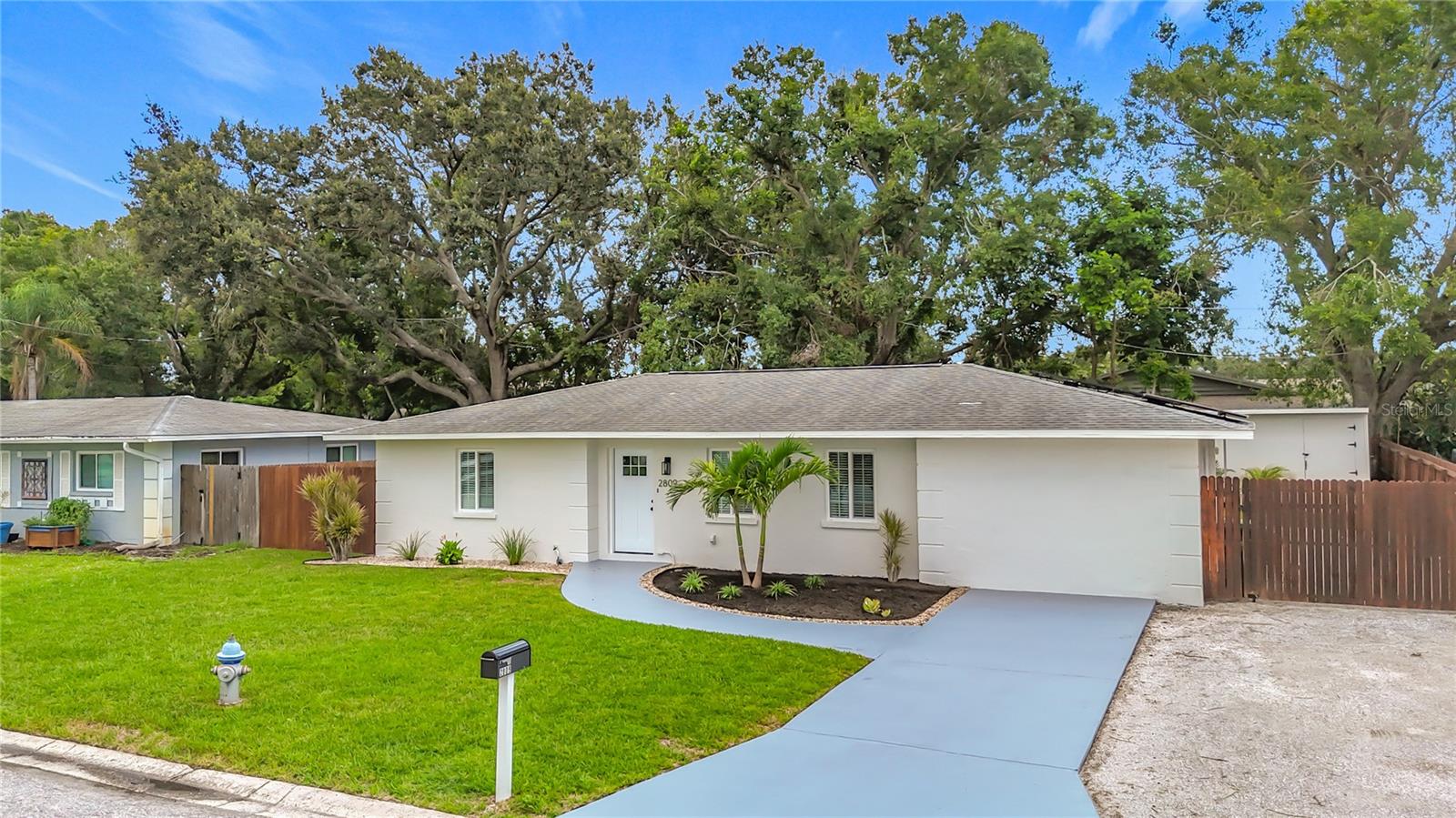 Image 2 of 50 For 2809 Taunton Drive W
