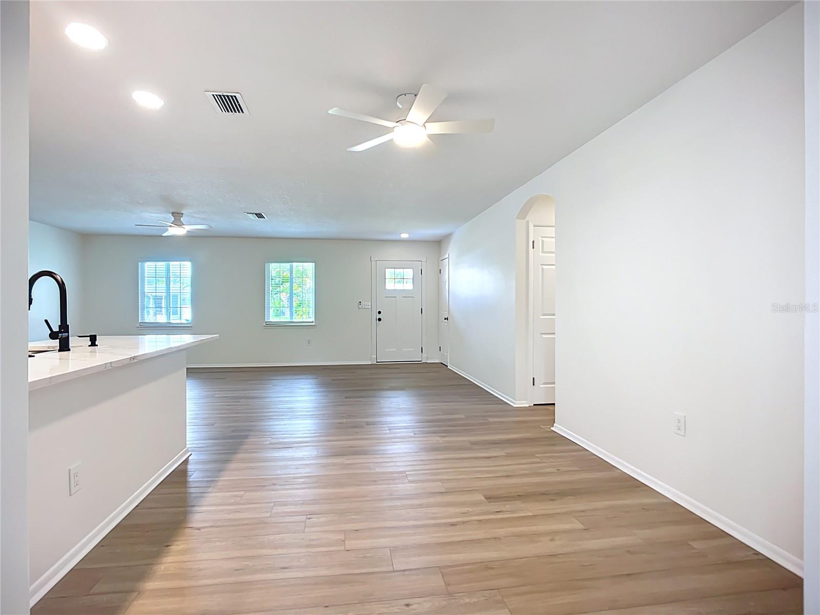 Image 20 of 50 For 2809 Taunton Drive W