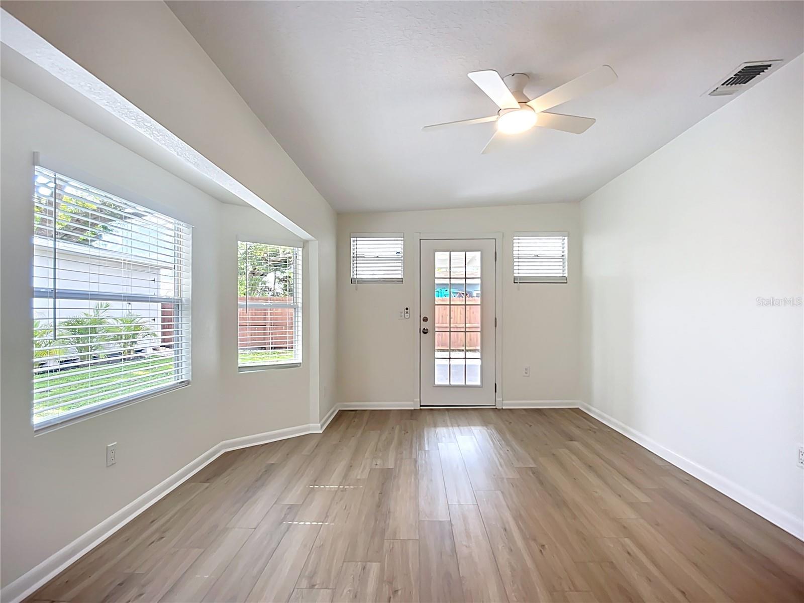 Image 32 of 50 For 2809 Taunton Drive W
