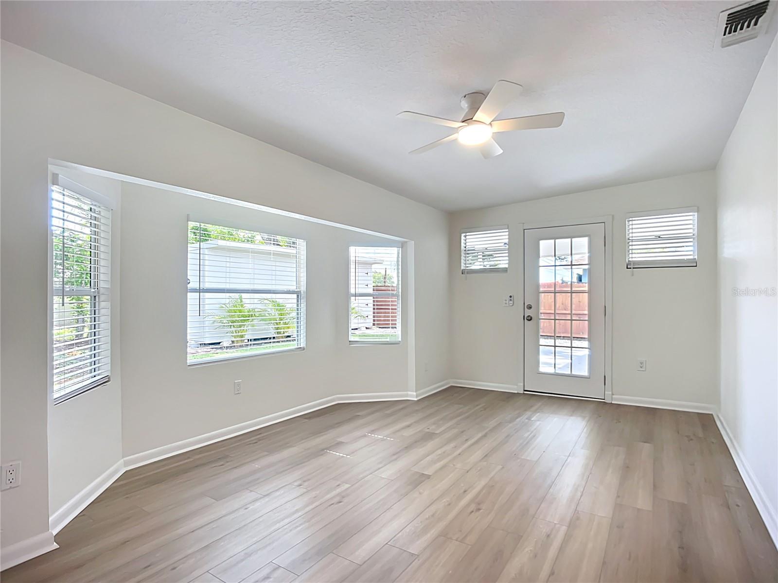 Image 33 of 50 For 2809 Taunton Drive W