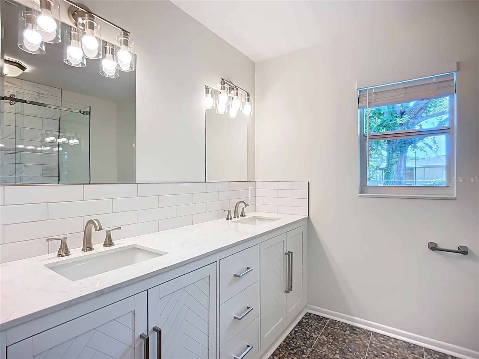 Image 35 of 50 For 2809 Taunton Drive W