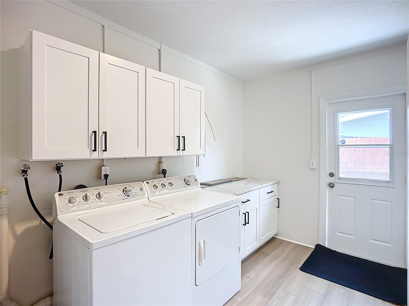 Image 37 of 50 For 2809 Taunton Drive W