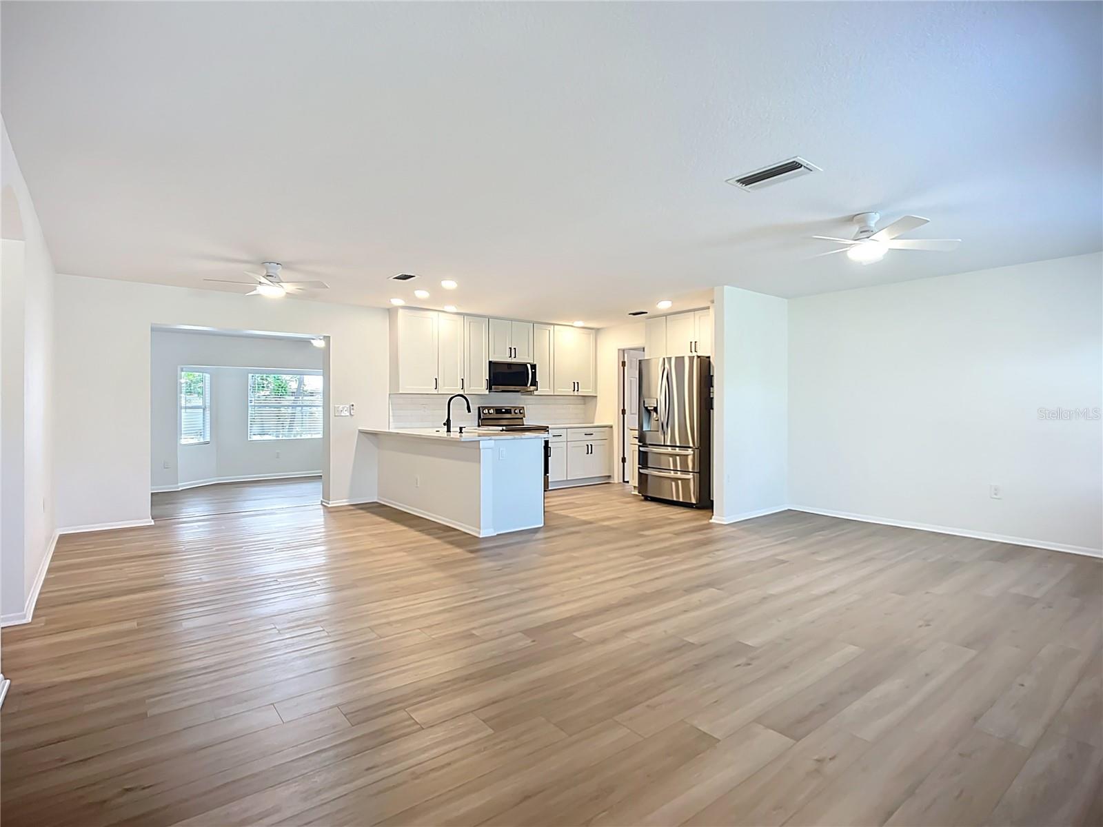 Image 5 of 50 For 2809 Taunton Drive W