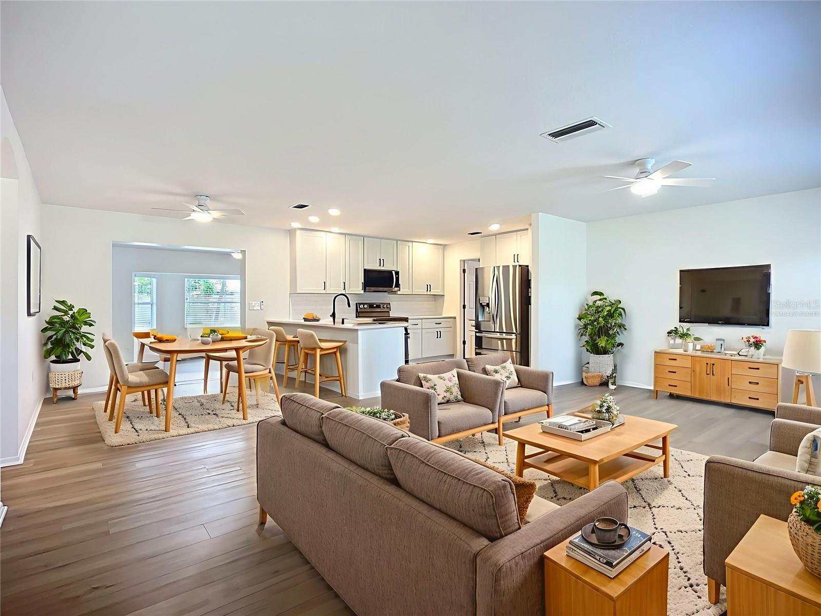 Image 6 of 50 For 2809 Taunton Drive W
