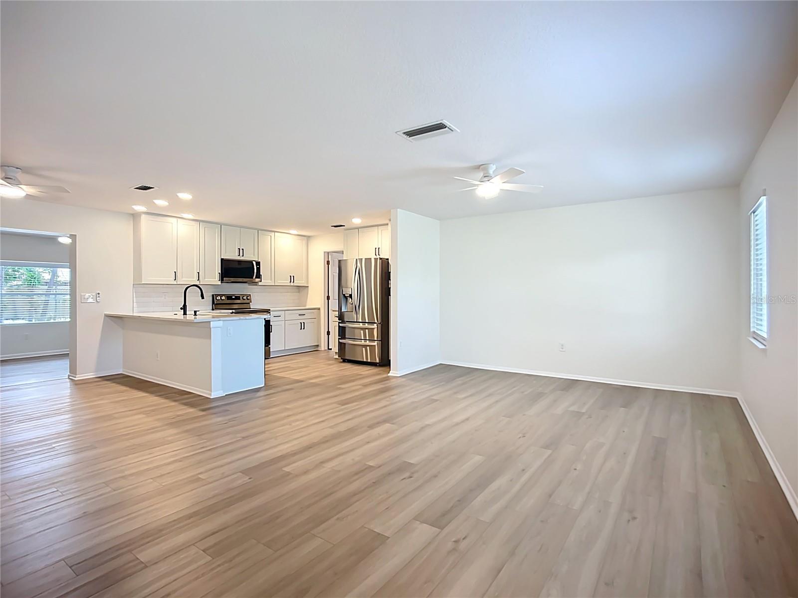 Image 7 of 50 For 2809 Taunton Drive W