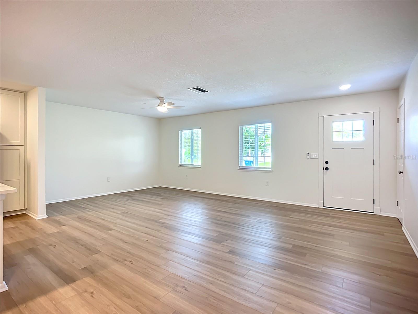 Image 8 of 50 For 2809 Taunton Drive W