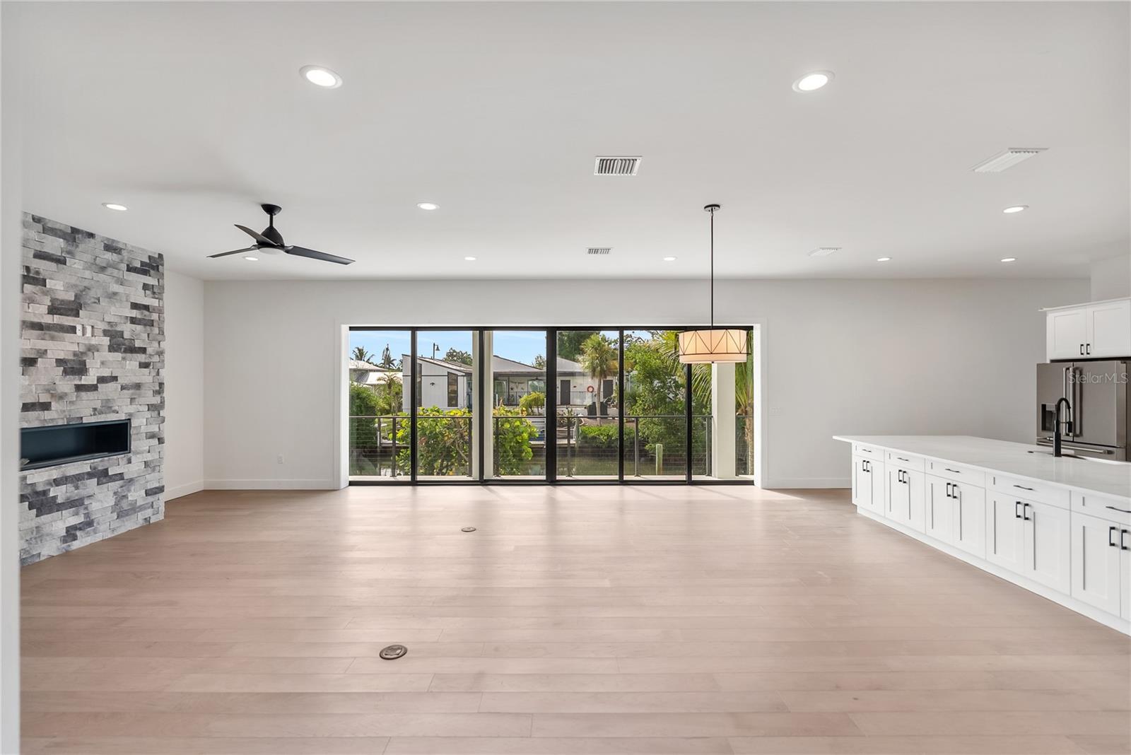 Image 10 of 100 For 530 De Narvaez Drive