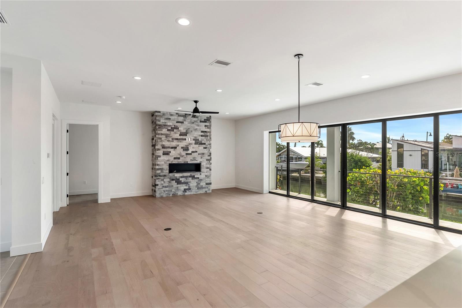 Image 14 of 100 For 530 De Narvaez Drive
