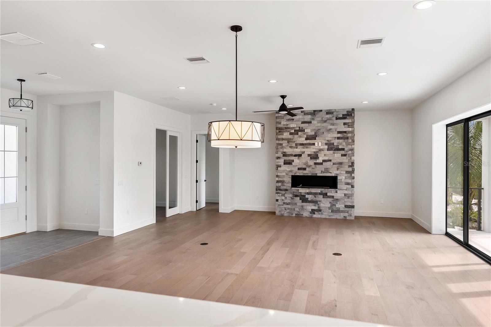 Image 18 of 100 For 530 De Narvaez Drive