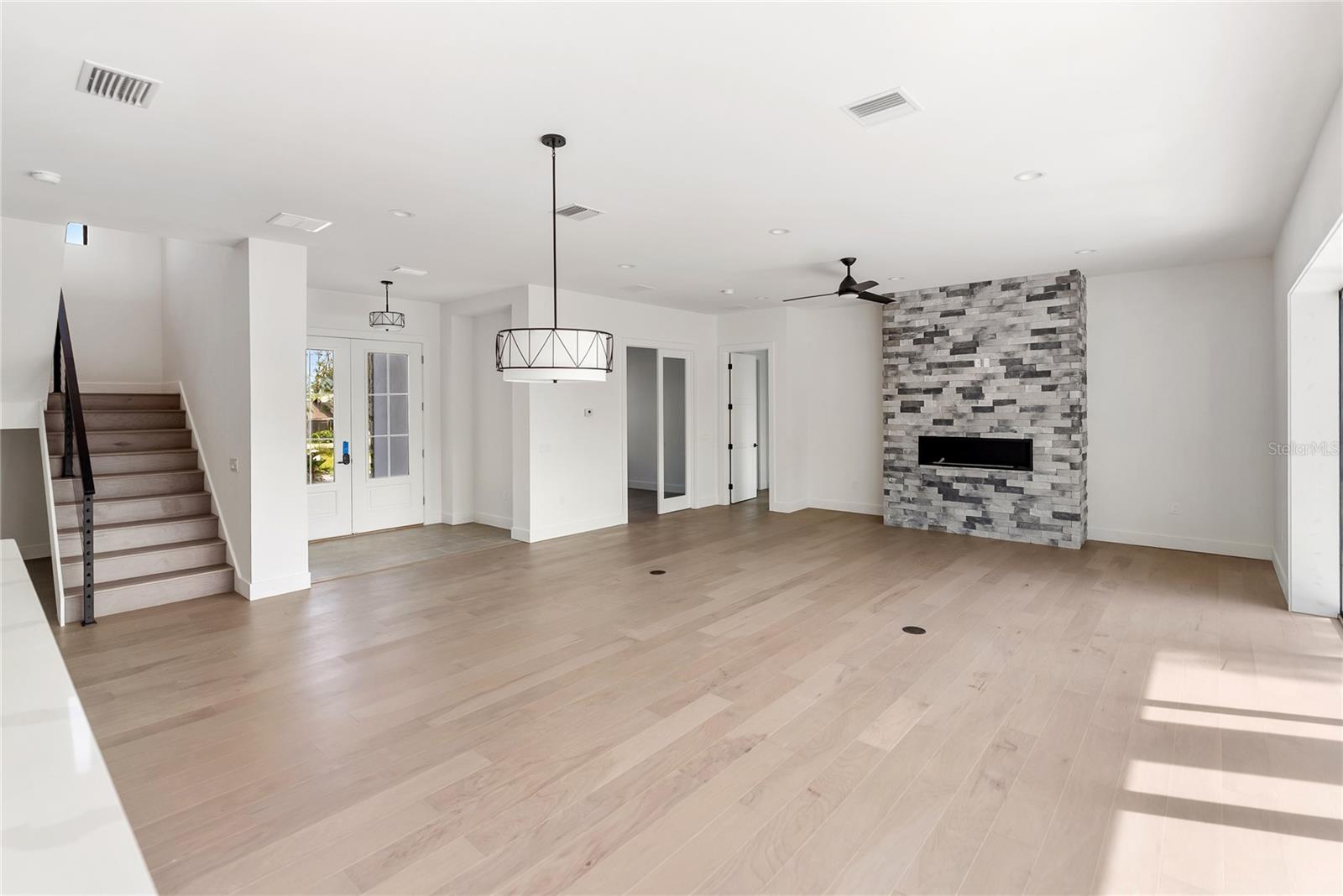 Image 20 of 100 For 530 De Narvaez Drive