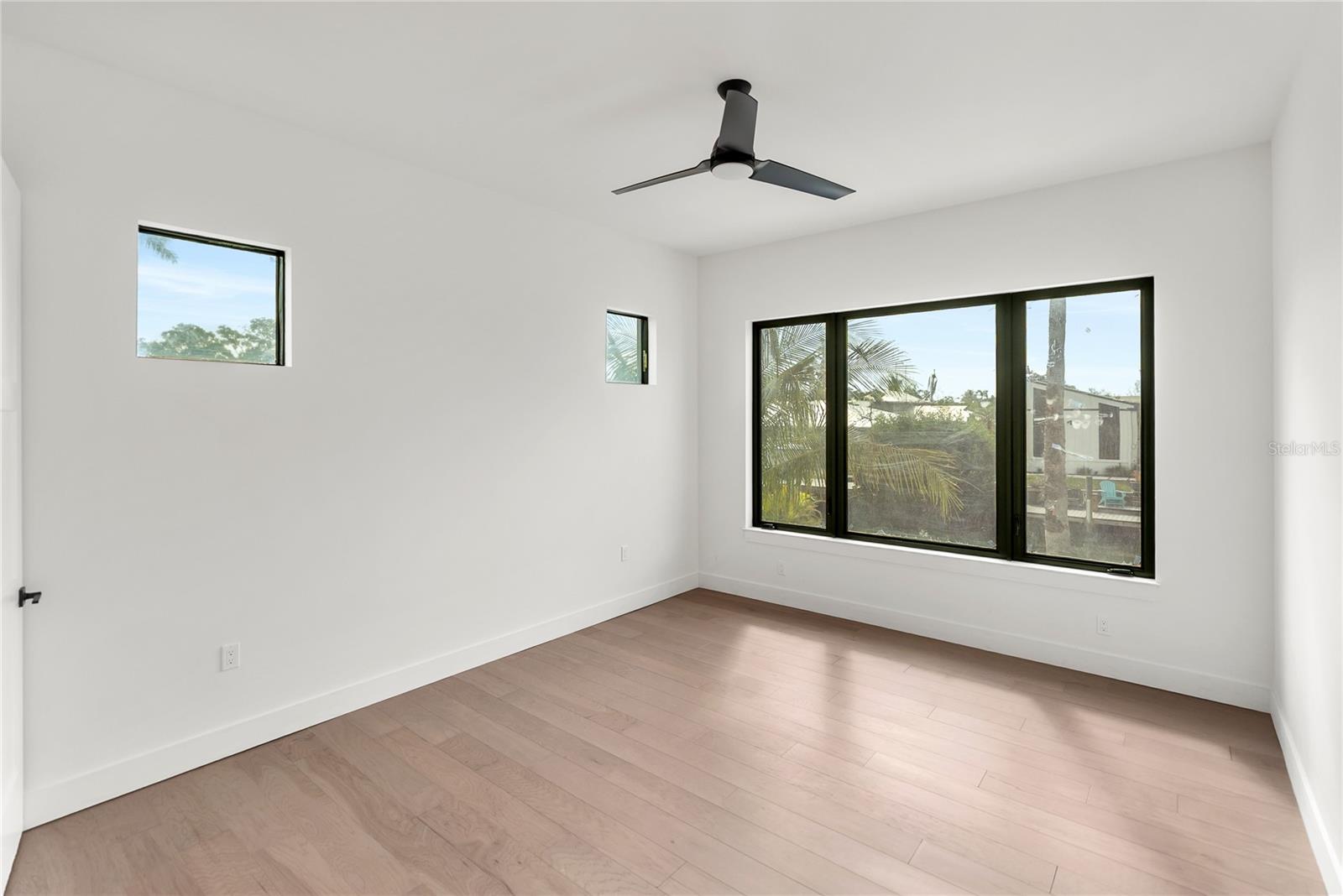 Image 32 of 100 For 530 De Narvaez Drive