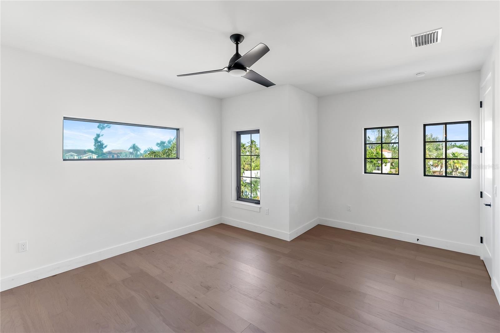 Image 50 of 100 For 530 De Narvaez Drive
