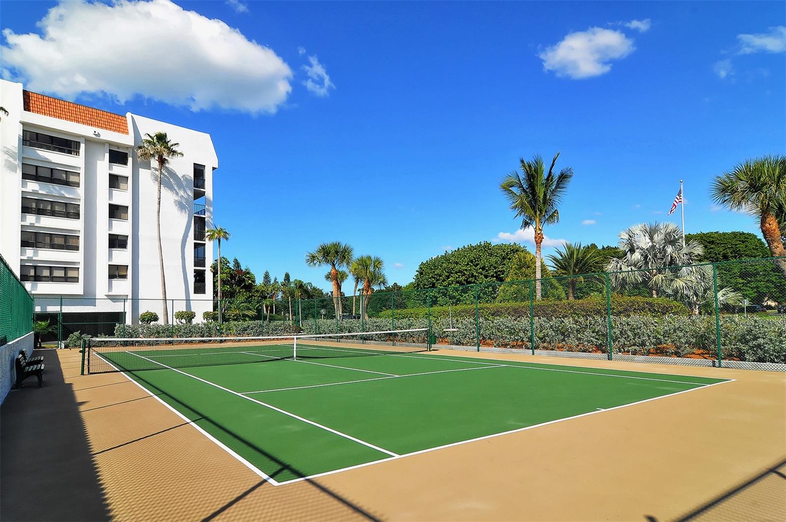 Image 26 of 36 For 4545 Gulf Of Mexico Drive 408