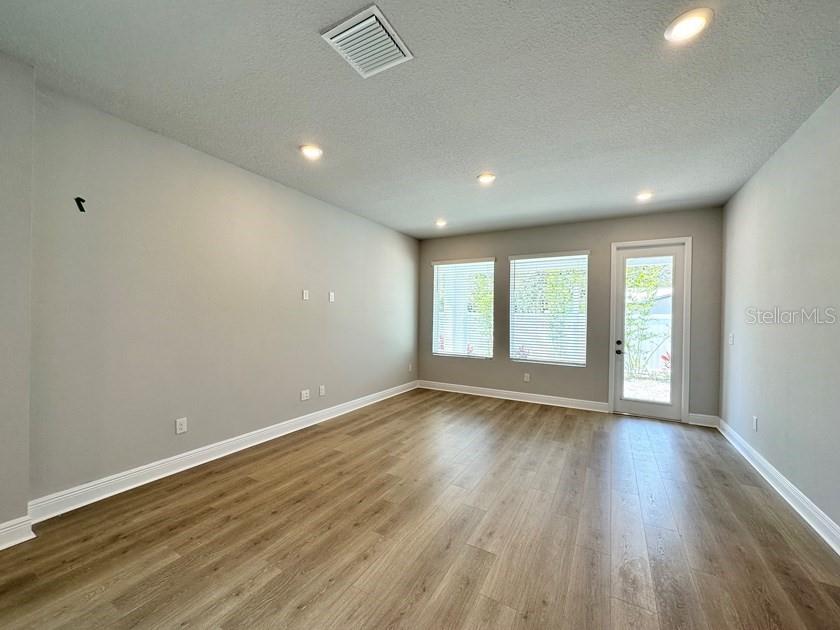 Image 13 of 28 For 1403 Columbia Avenue