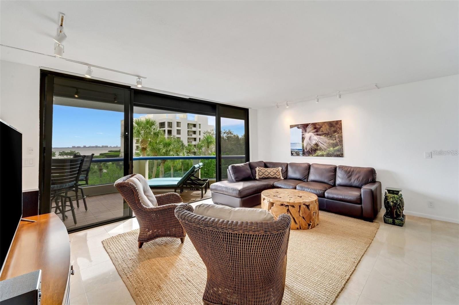 Image 17 of 64 For 2110 Harbourside Drive 526