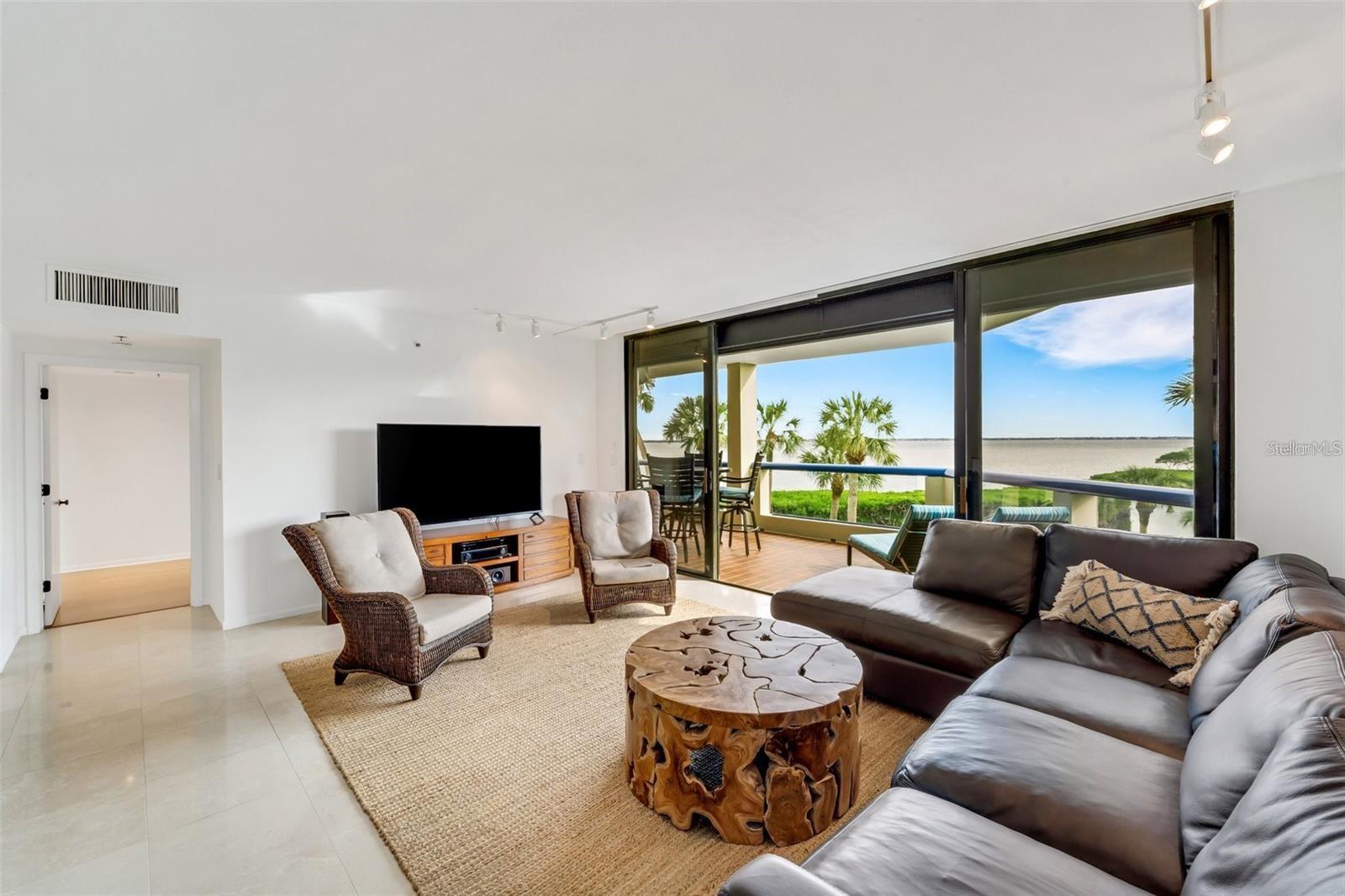 Image 18 of 64 For 2110 Harbourside Drive 526