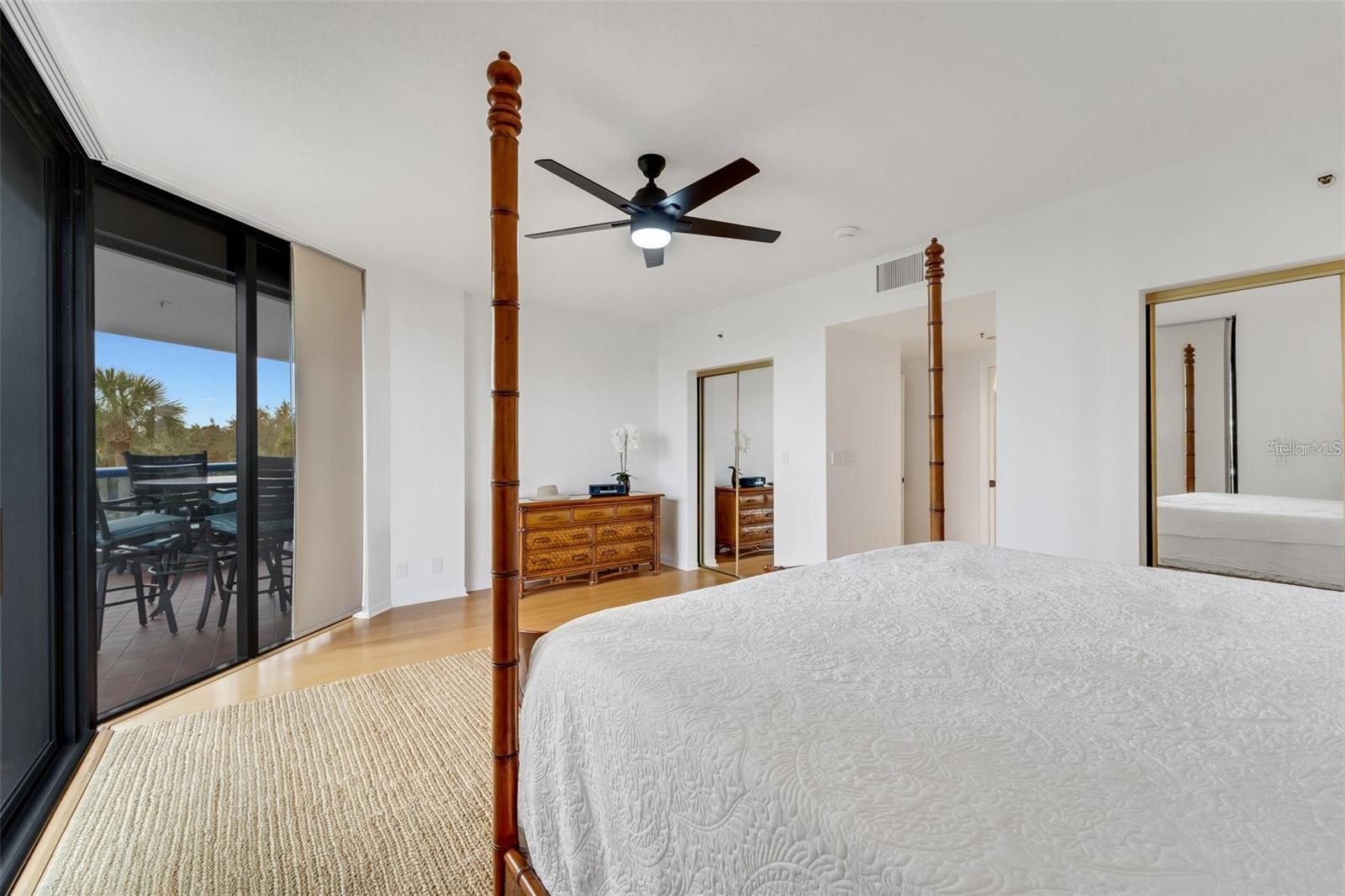 Image 21 of 64 For 2110 Harbourside Drive 526