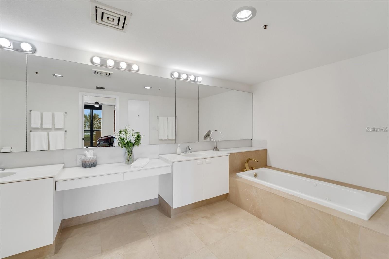 Image 27 of 64 For 2110 Harbourside Drive 526