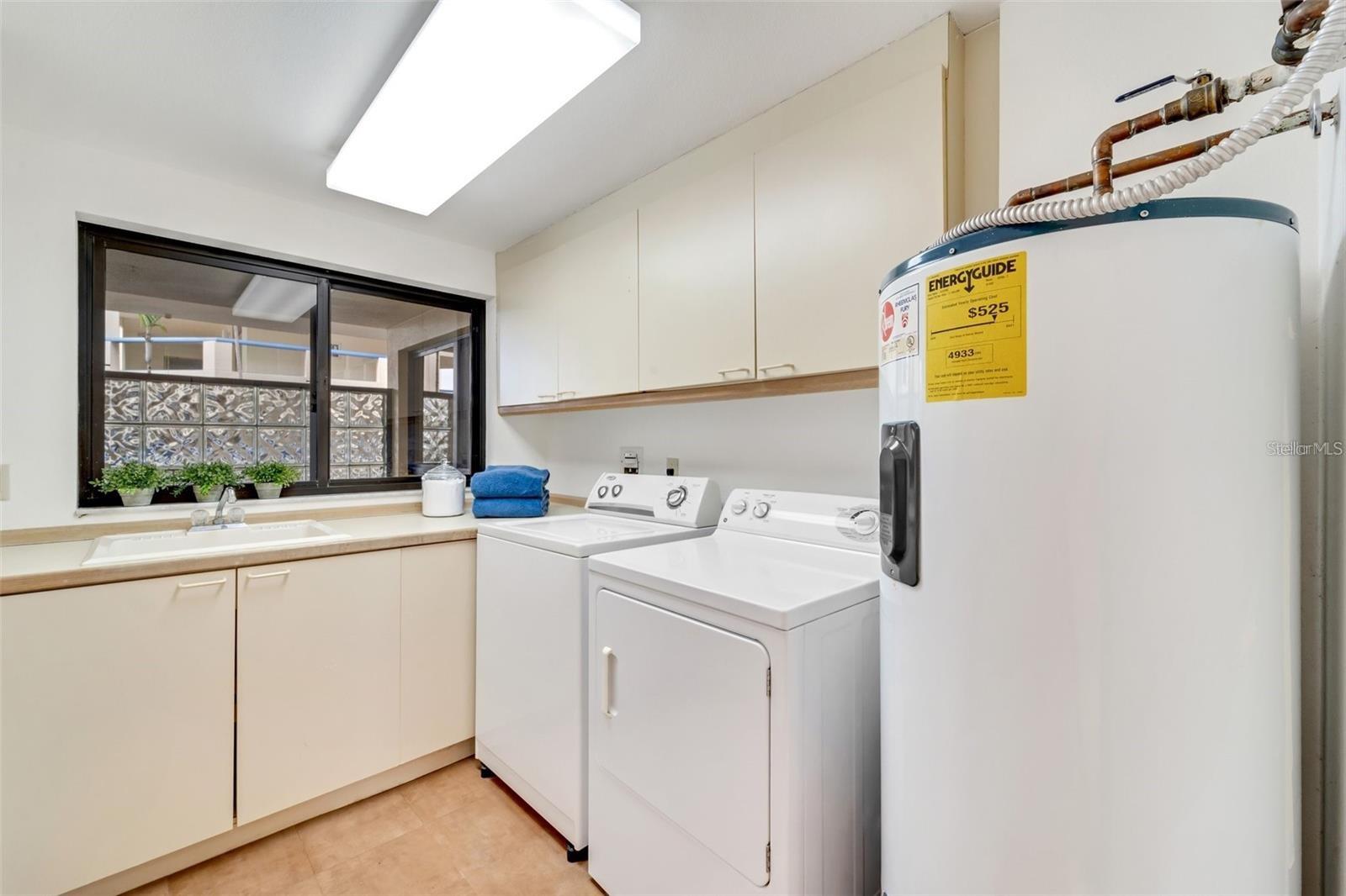 Image 33 of 64 For 2110 Harbourside Drive 526