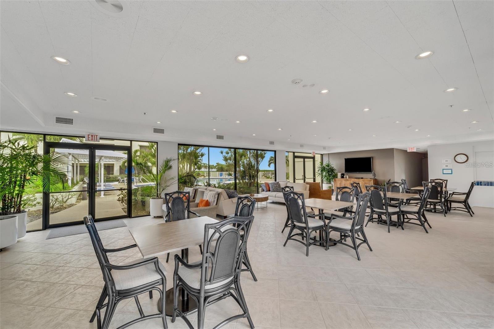 Image 39 of 64 For 2110 Harbourside Drive 526