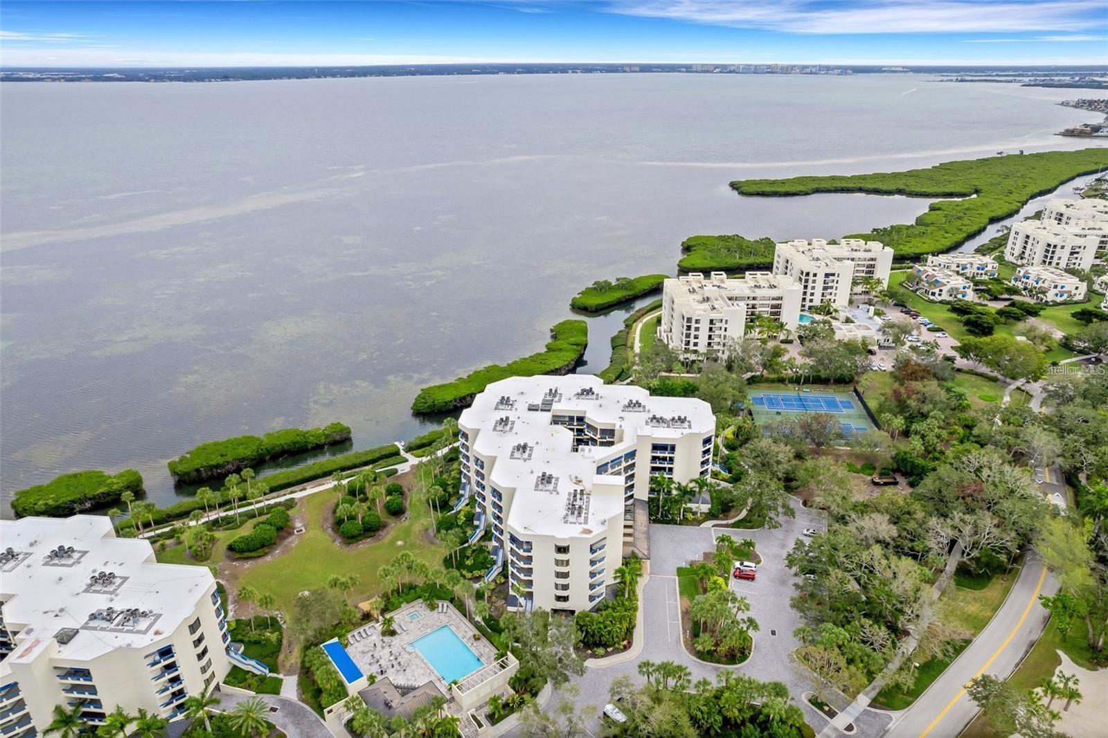 Image 40 of 64 For 2110 Harbourside Drive 526